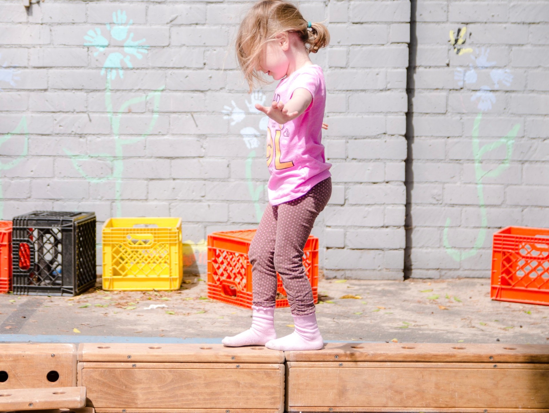 Child exploring and learning in Jewish education